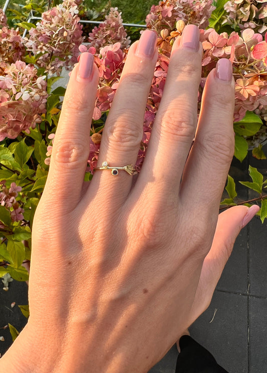 Ring mit Iolith und Diamant