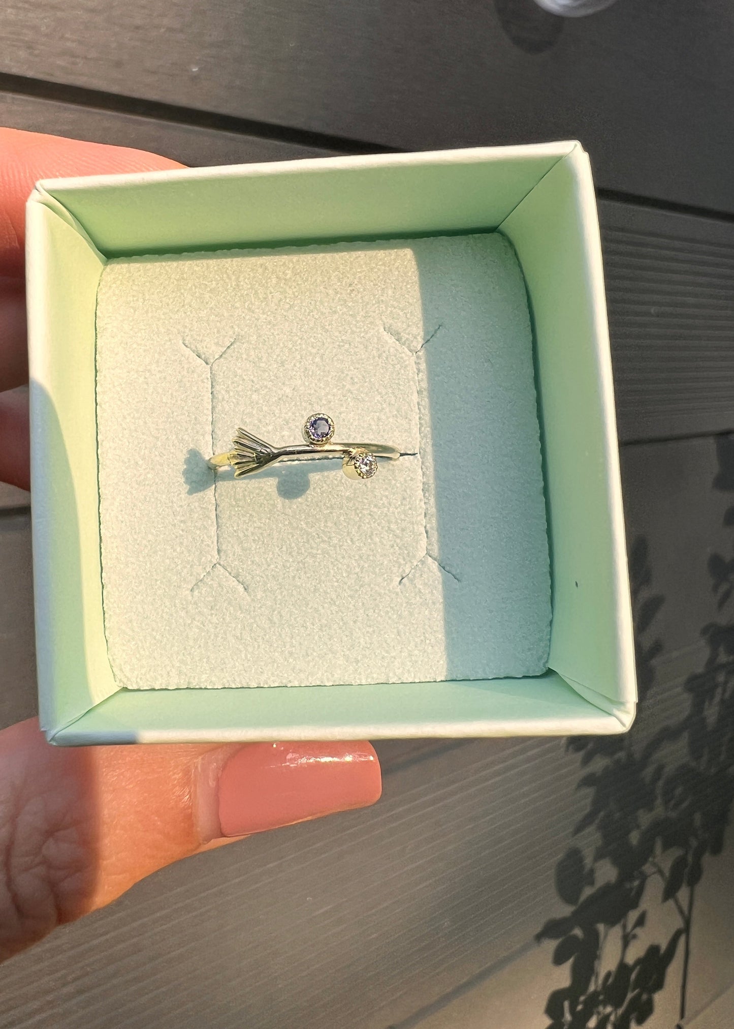 Ring mit Iolith und Diamant