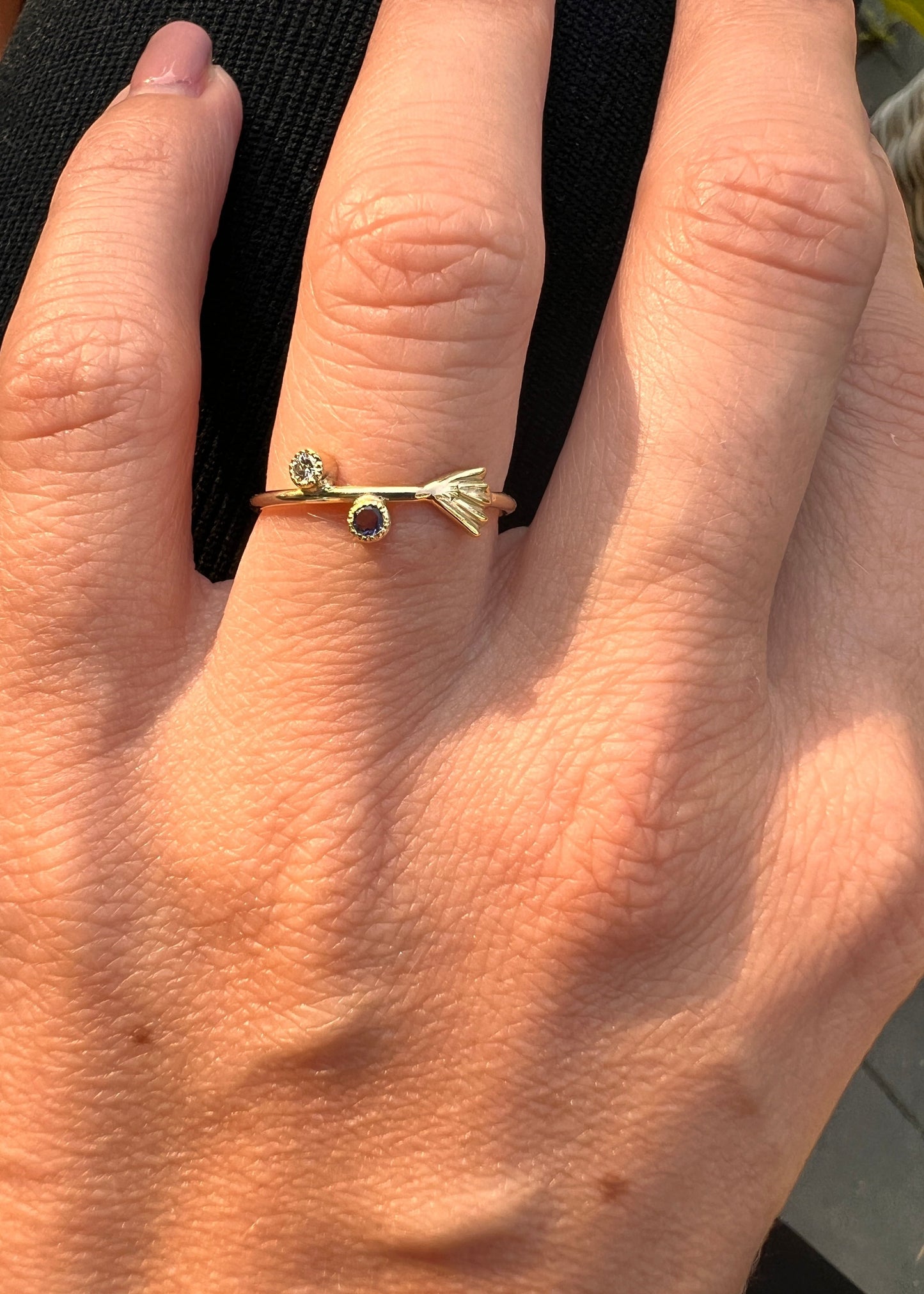 Ring mit Iolith und Diamant