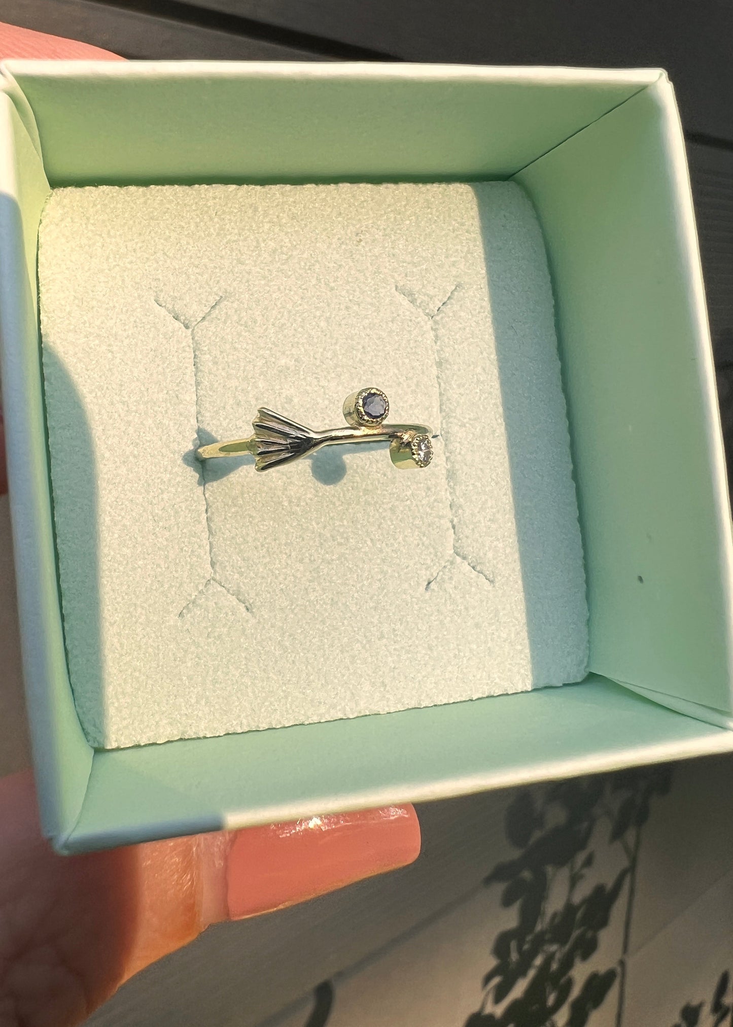 Ring mit Iolith und Diamant