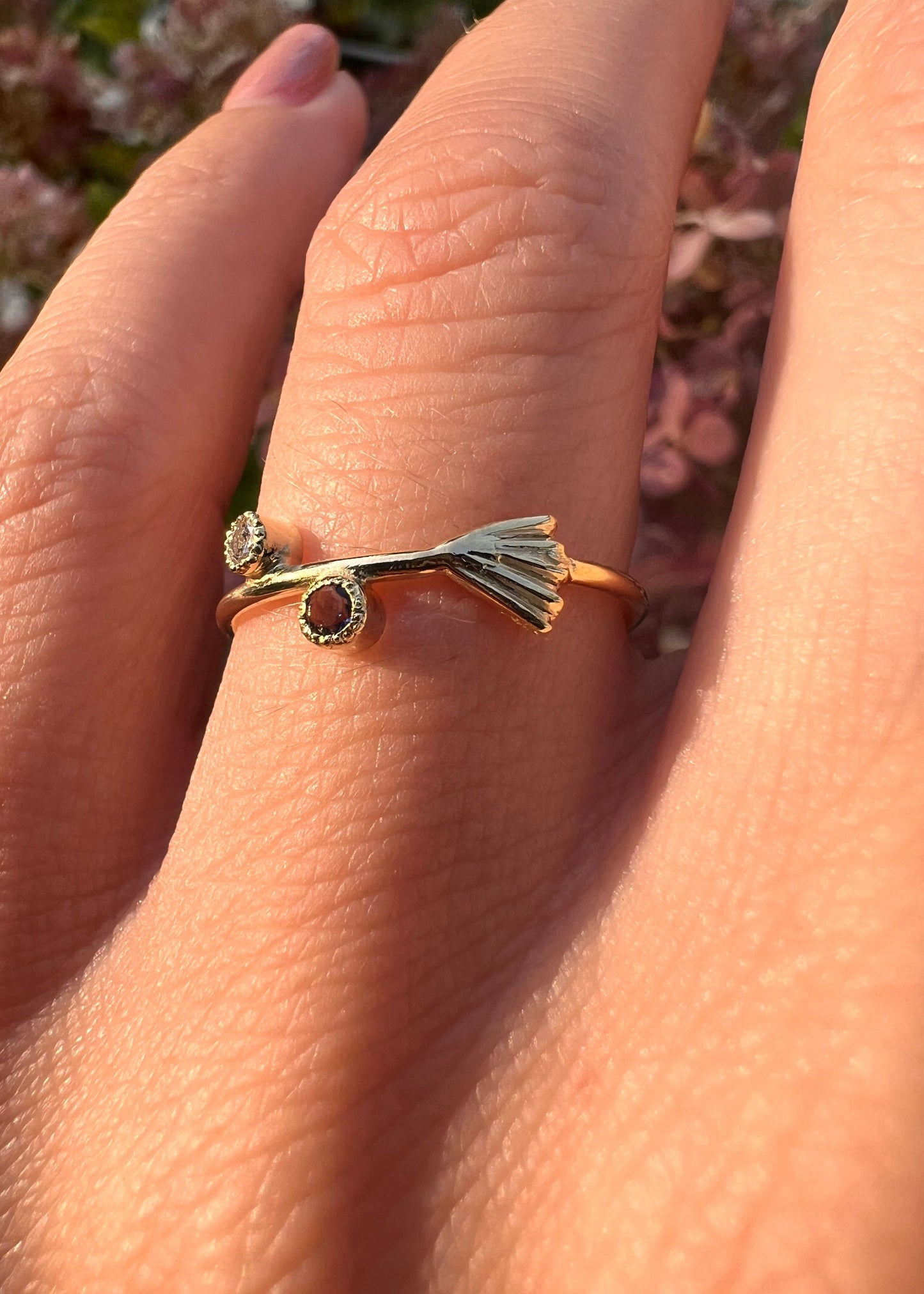 Ring mit Iolith und Diamant